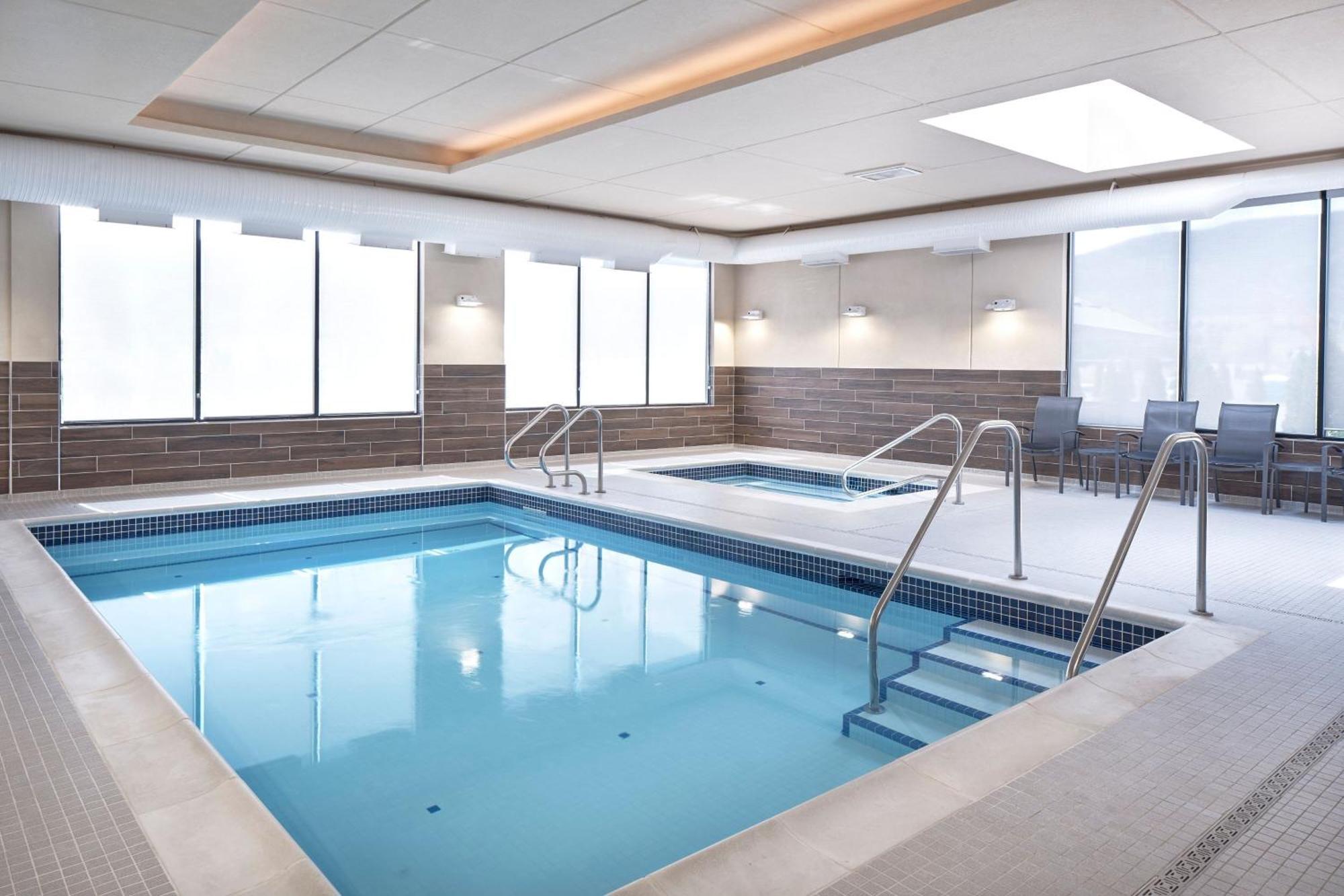 Fairfield Inn & Suites By Marriott بينتيكتون المظهر الخارجي الصورة